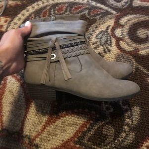 Girls boots